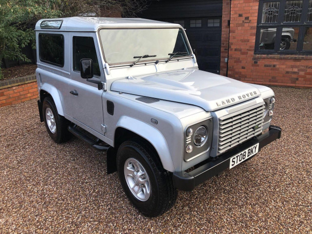 LAND ROVER DEFENDER 90