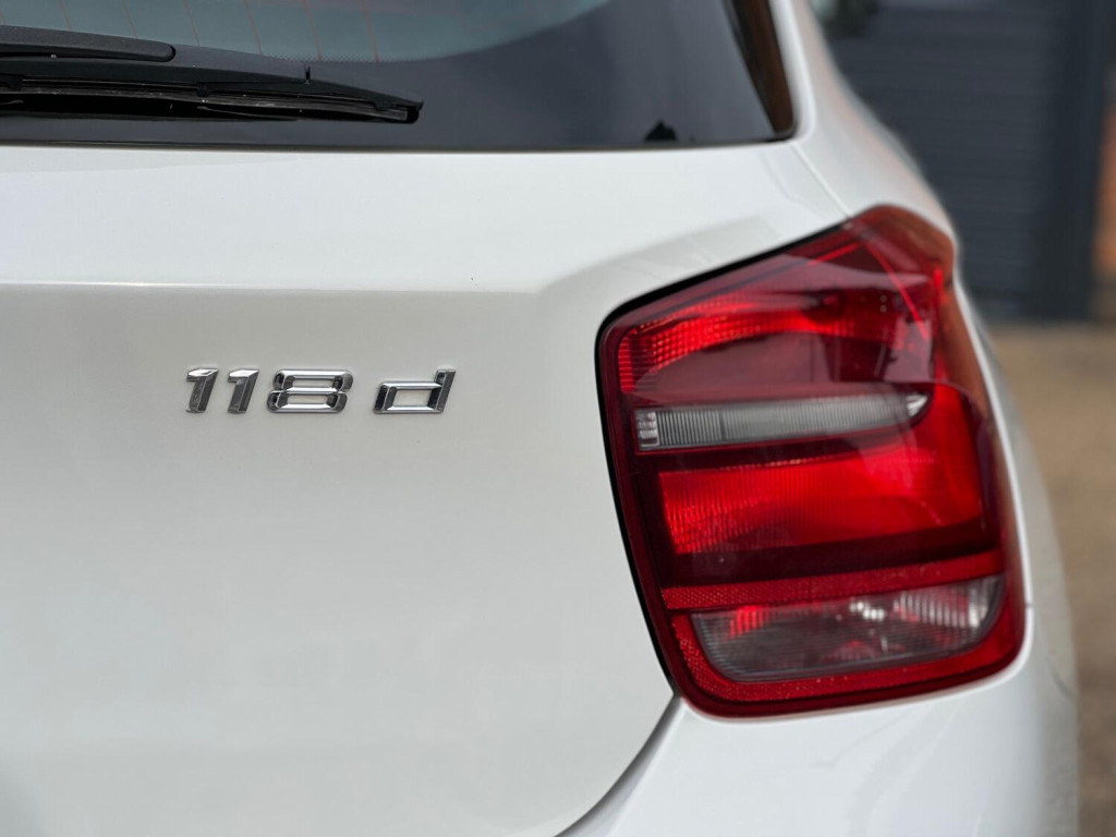 BMW 1 SERIES
