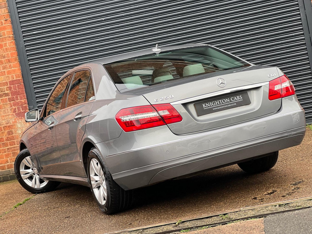 View MERCEDES-BENZ E CLASS 2.1 E250 CDI BlueEfficiency Avantgarde Edition 125