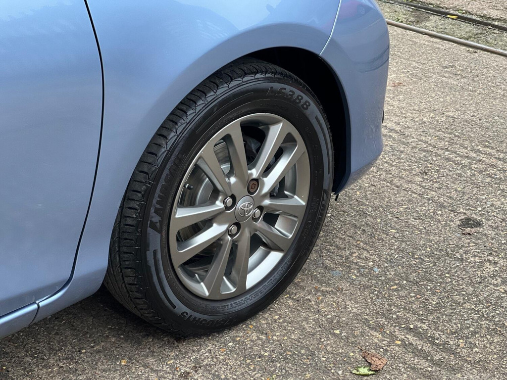 TOYOTA YARIS