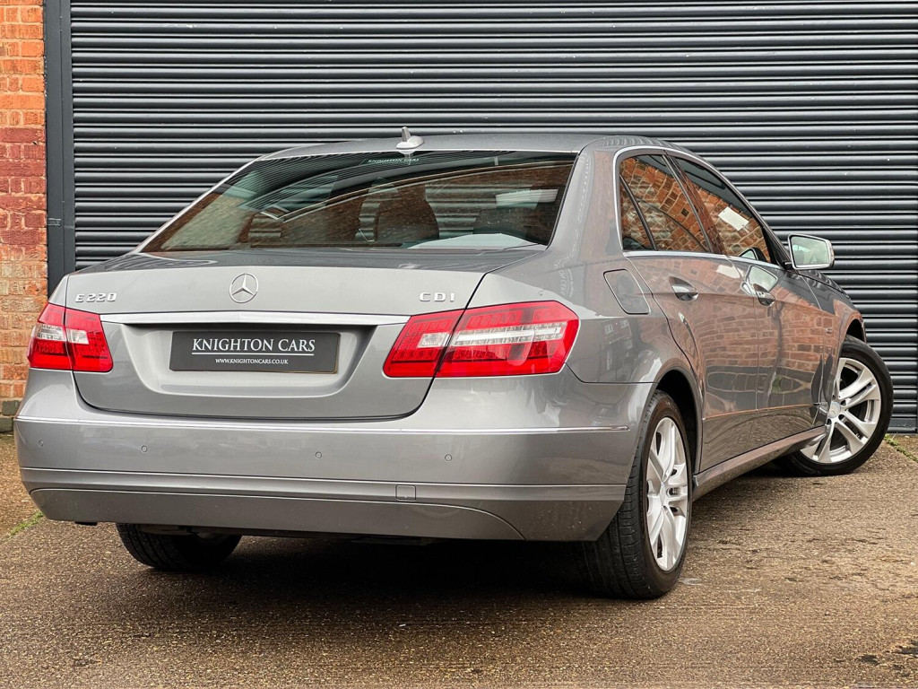 MERCEDES-BENZ E CLASS