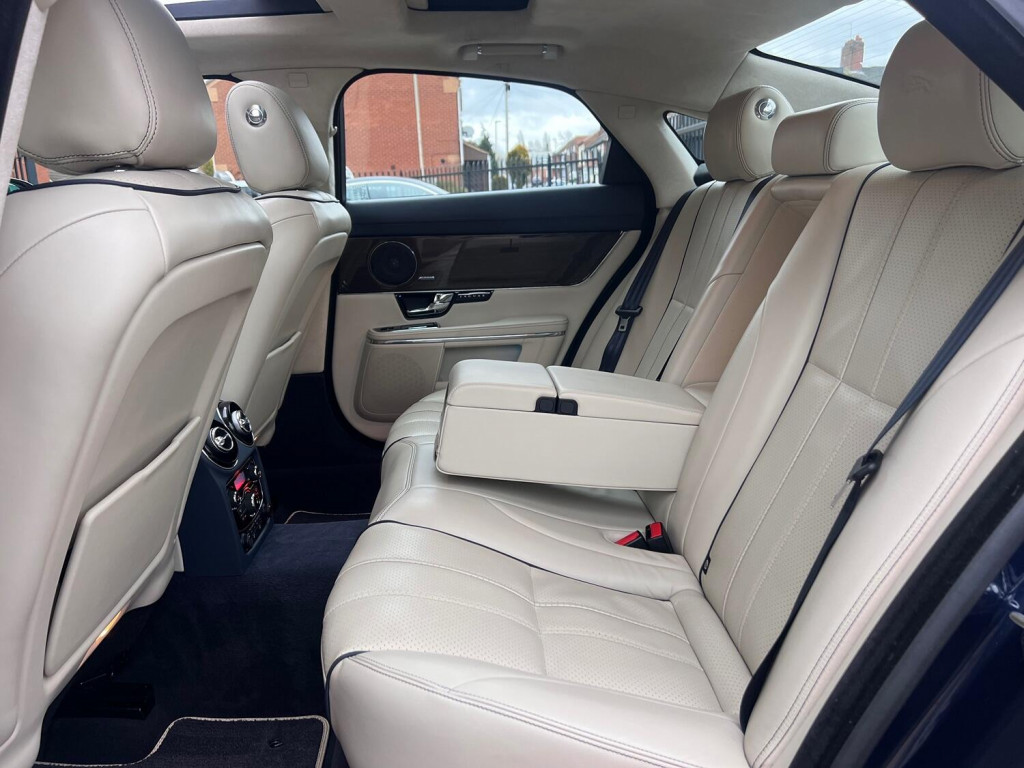 JAGUAR XJ