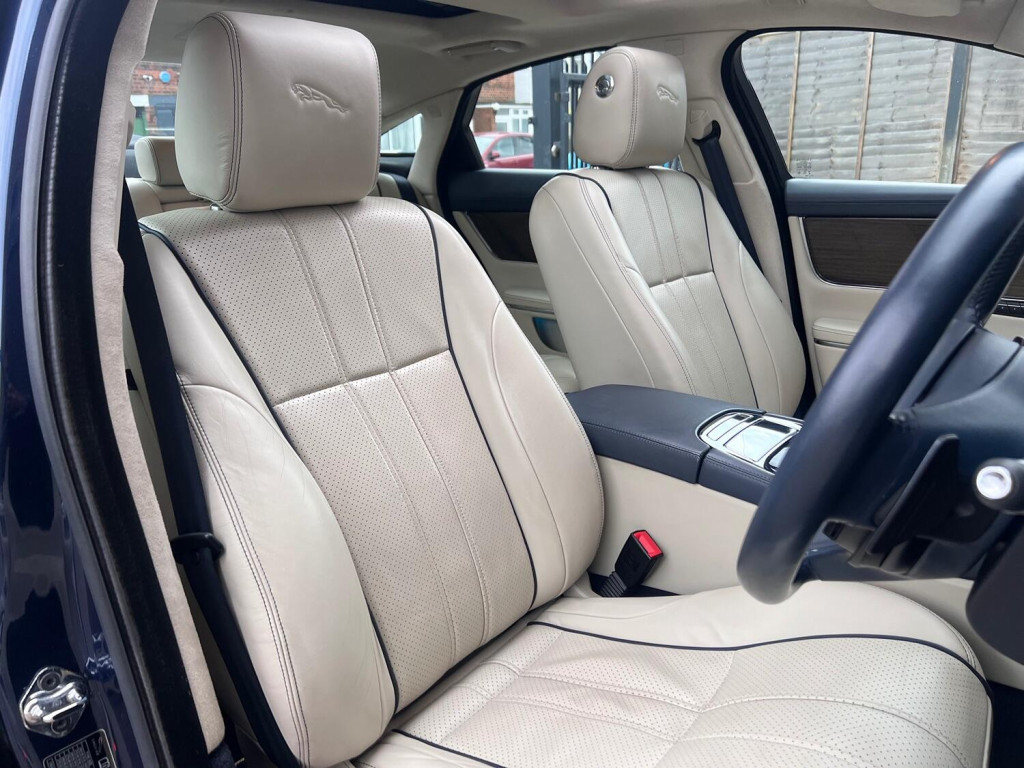 JAGUAR XJ