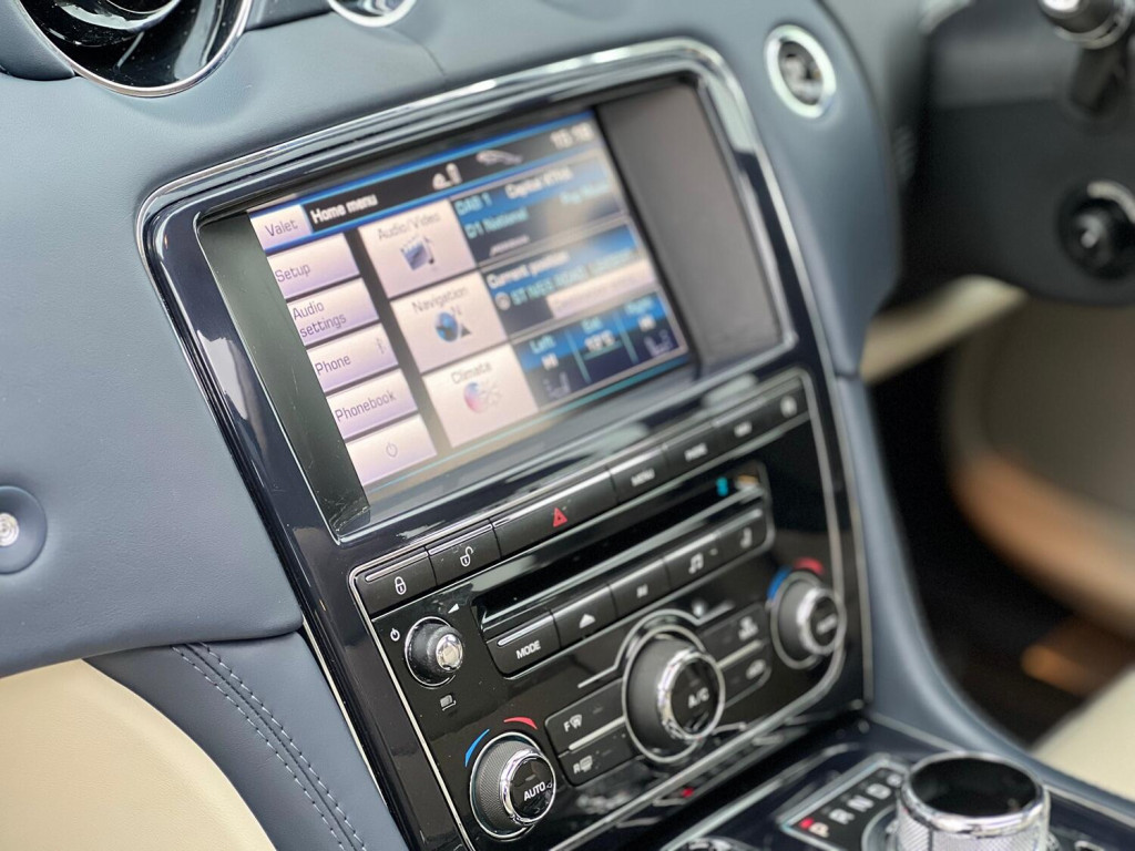 JAGUAR XJ