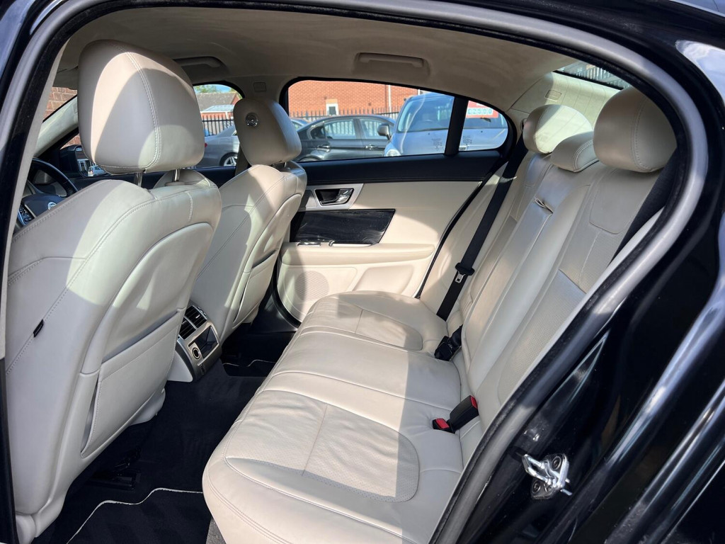 JAGUAR XF
