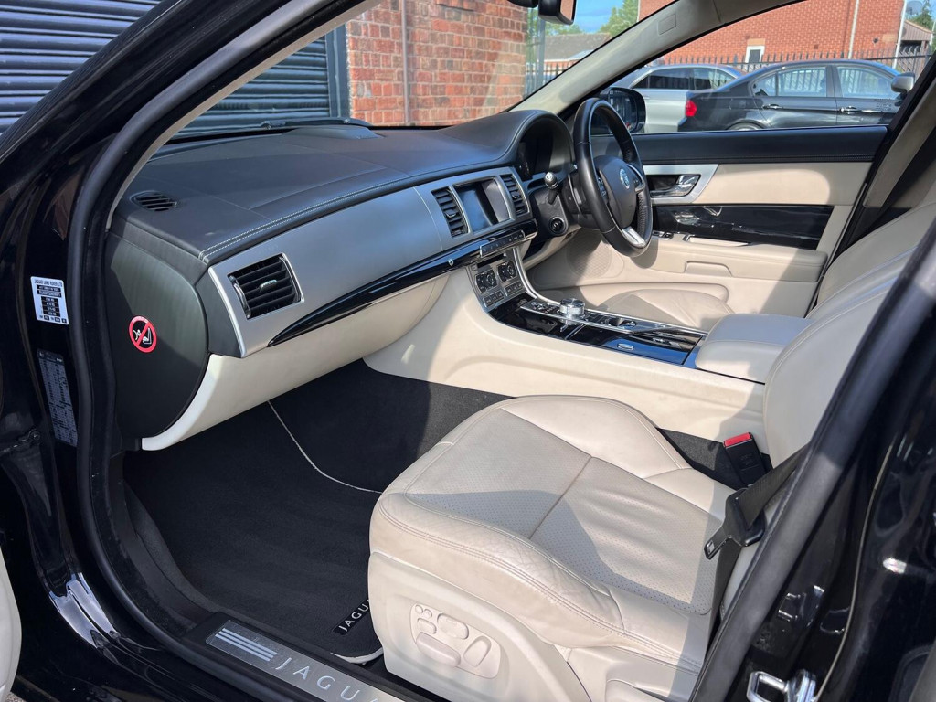 JAGUAR XF