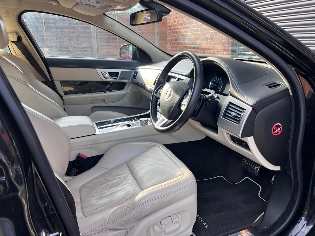 JAGUAR XF