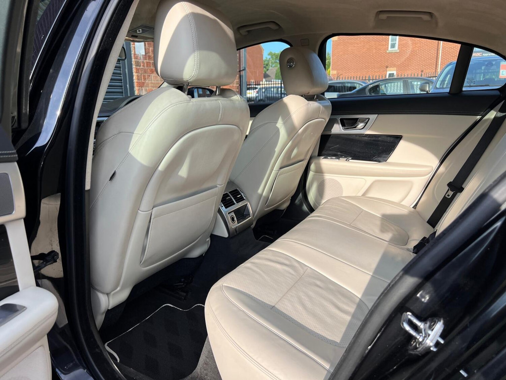 JAGUAR XF