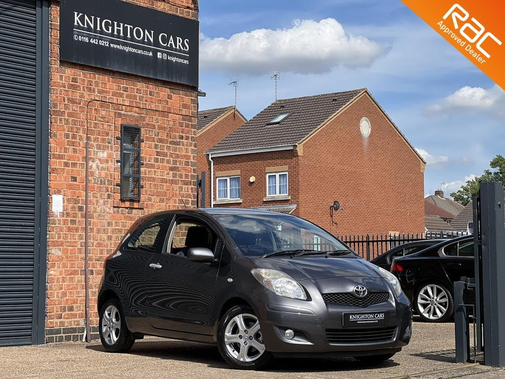 View TOYOTA YARIS 1.3 Dual VVT-i TR