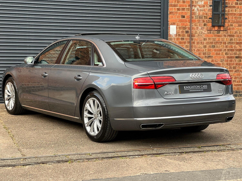 AUDI A8