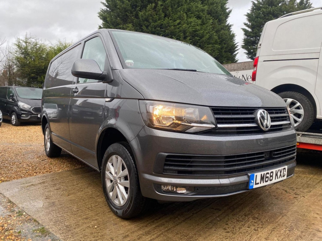 View VOLKSWAGEN TRANSPORTER 2.0 TDI T28 BlueMotion Tech Highline FWD SWB Euro 6 (s/s) 5dr