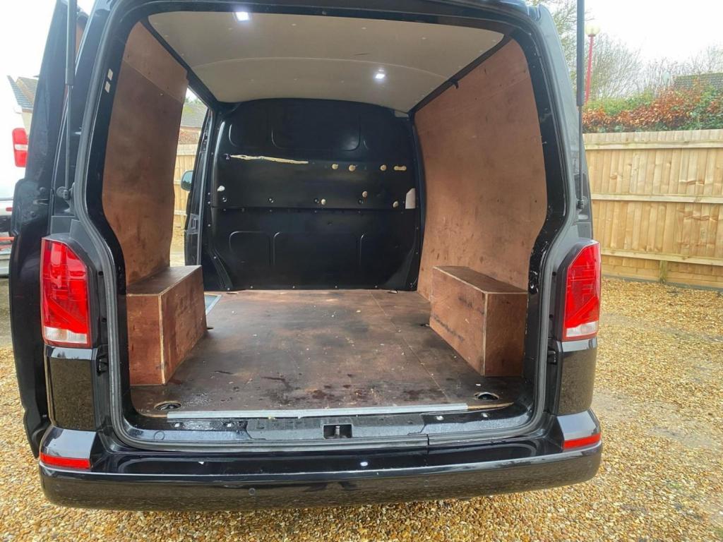 VOLKSWAGEN TRANSPORTER