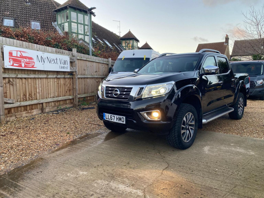 View NISSAN NAVARA 2.3 dCi Tekna 4WD Euro 6 (s/s) 4dr