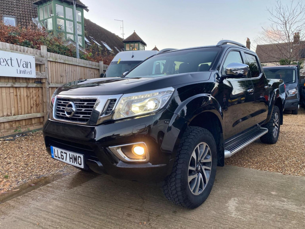 View NISSAN NAVARA 2.3 dCi Tekna 4WD Euro 6 (s/s) 4dr