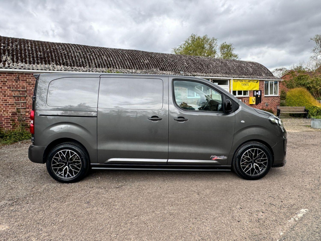 View VAUXHALL VIVARO 2.0 Turbo D 3100 Elite
