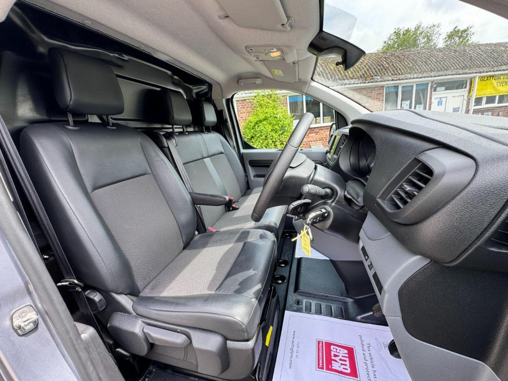 VAUXHALL VIVARO