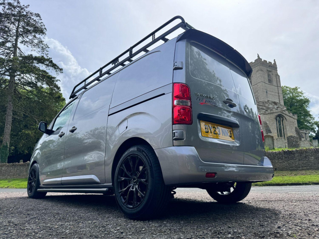 View VAUXHALL VIVARO 1.5 Turbo D 2700 Pro