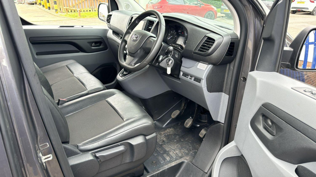 TOYOTA PROACE