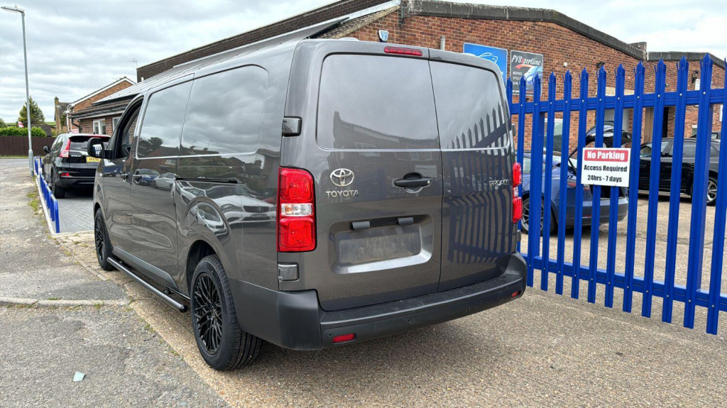 TOYOTA PROACE