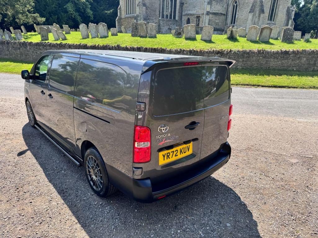 TOYOTA PROACE