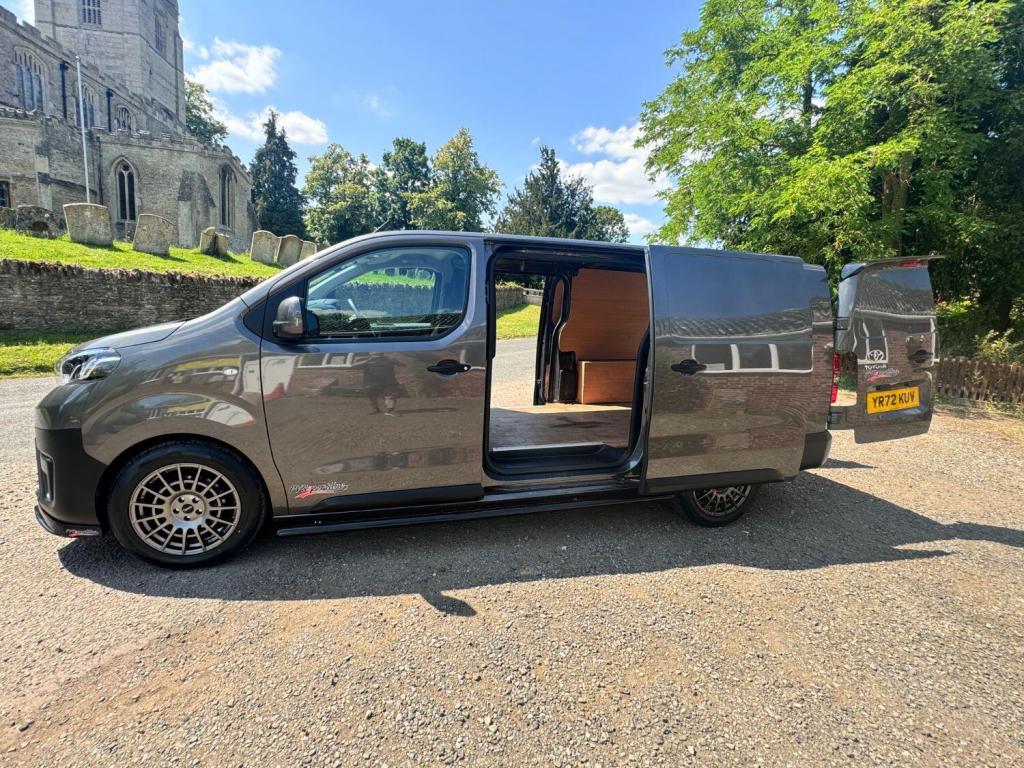 TOYOTA PROACE