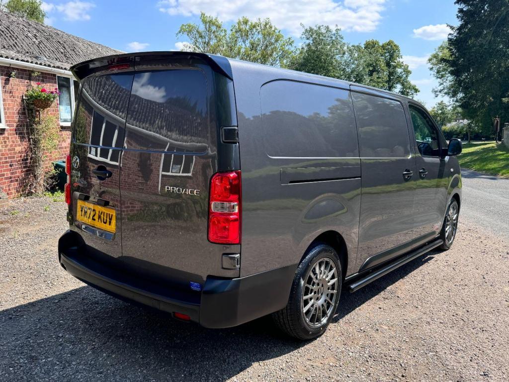 TOYOTA PROACE