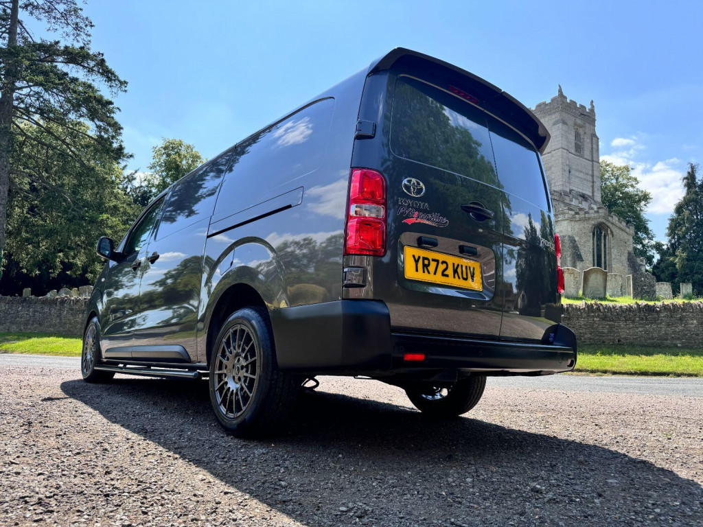 View TOYOTA PROACE 2.0 D Icon