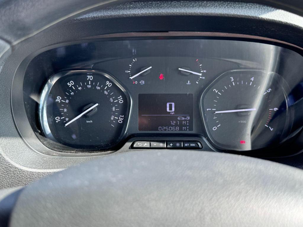 VAUXHALL VIVARO
