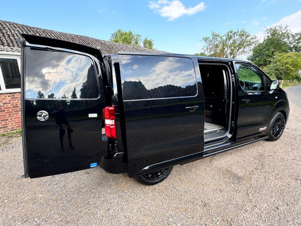 VAUXHALL VIVARO