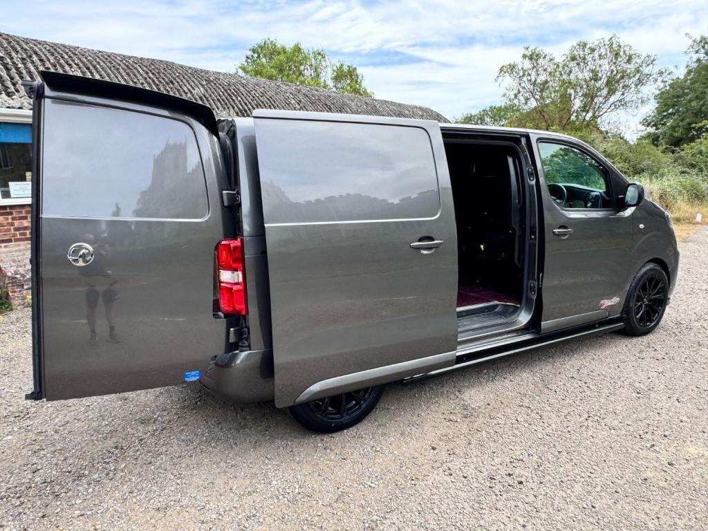 VAUXHALL VIVARO