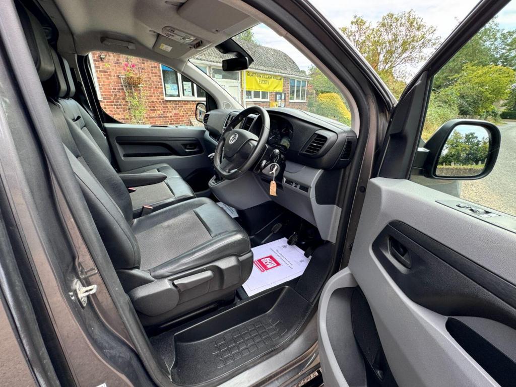 VAUXHALL VIVARO