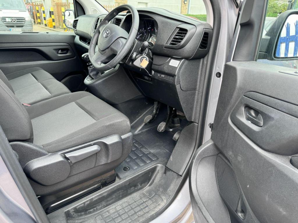 TOYOTA PROACE