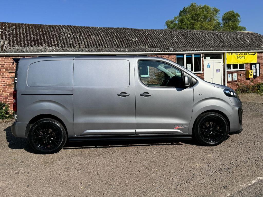 View VAUXHALL VIVARO 2.0 Turbo D 3100 Sportive