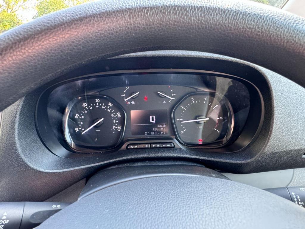 VAUXHALL VIVARO