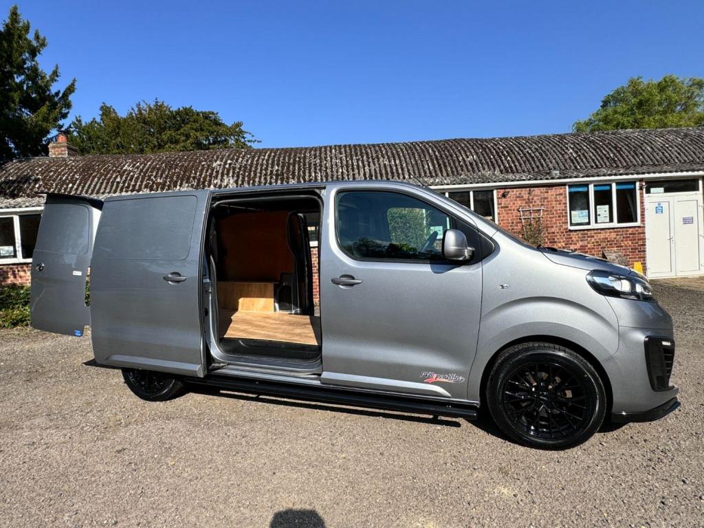 VAUXHALL VIVARO