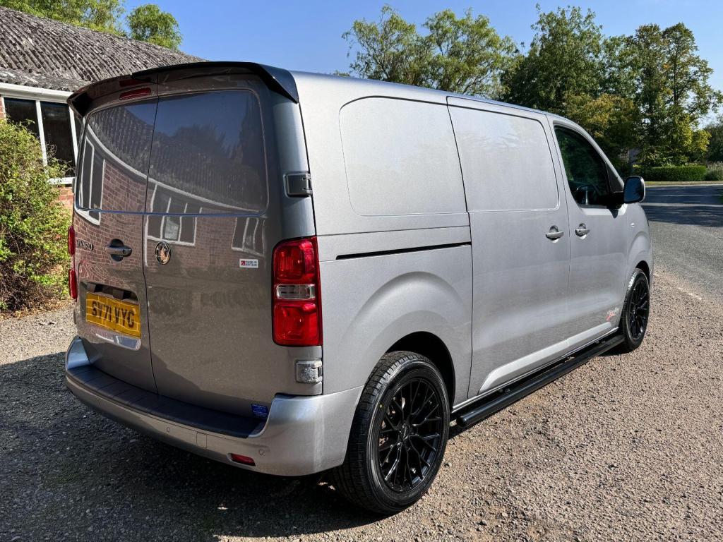 VAUXHALL VIVARO