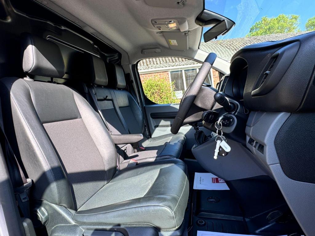 VAUXHALL VIVARO