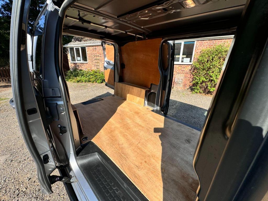 VAUXHALL VIVARO