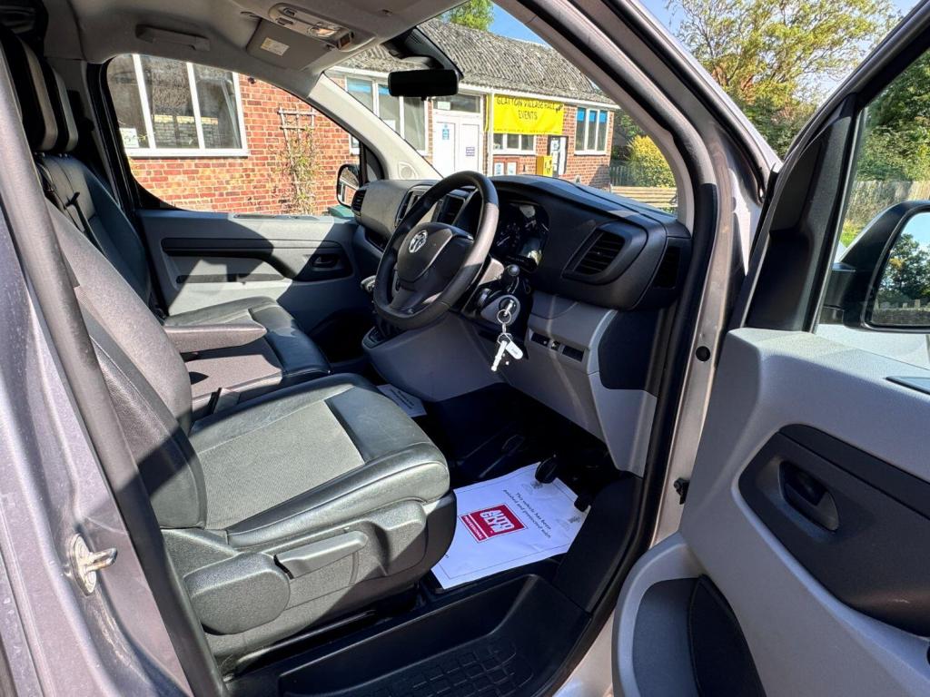 VAUXHALL VIVARO