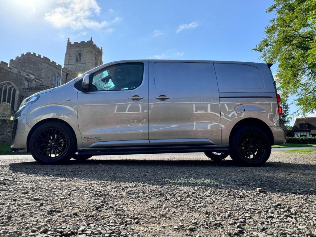 VAUXHALL VIVARO