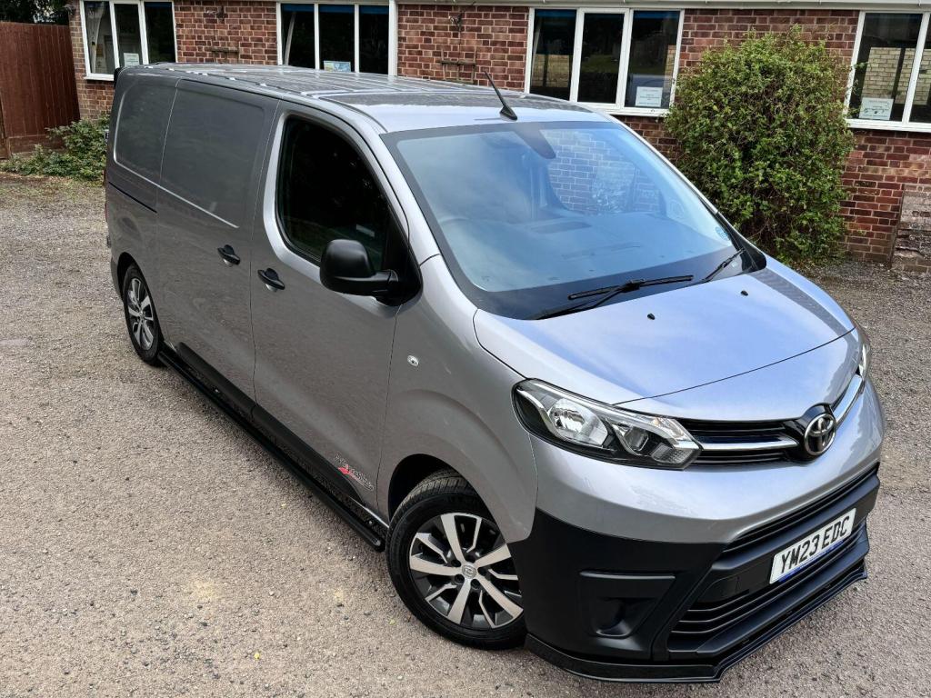 TOYOTA PROACE