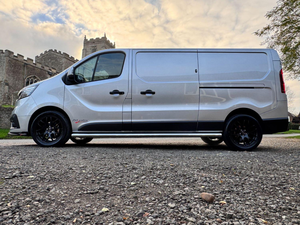 RENAULT TRAFIC
