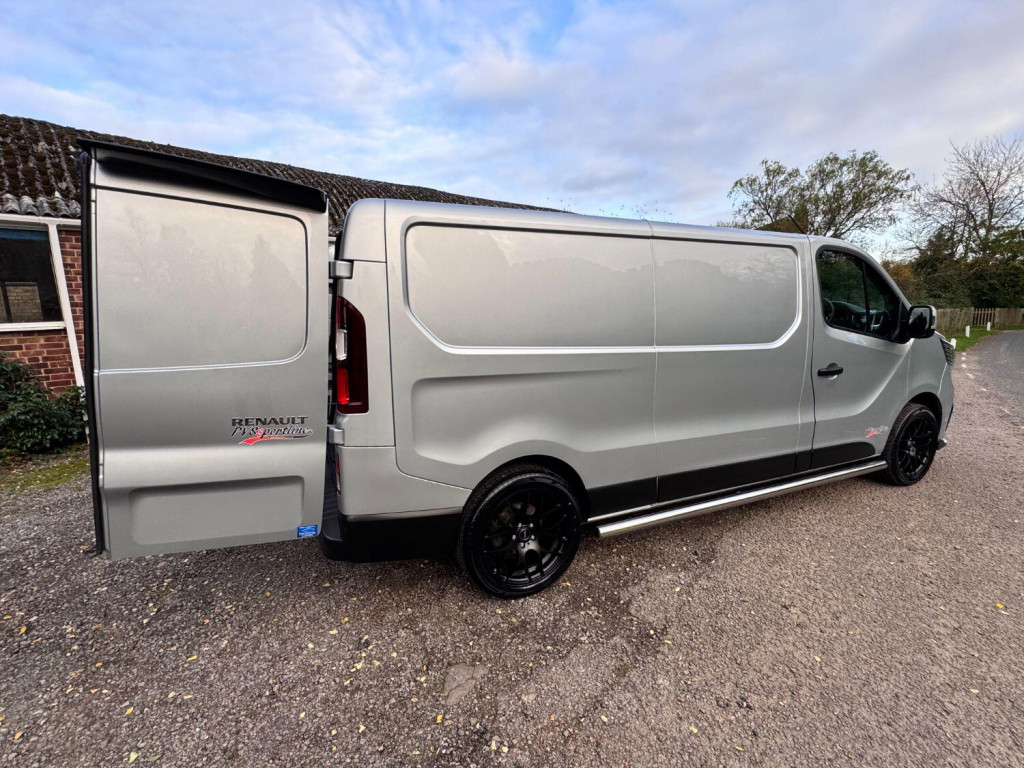 RENAULT TRAFIC