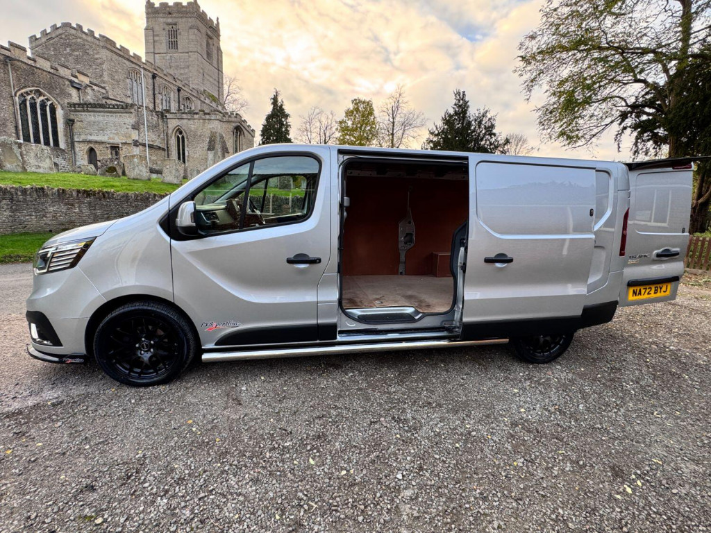 RENAULT TRAFIC