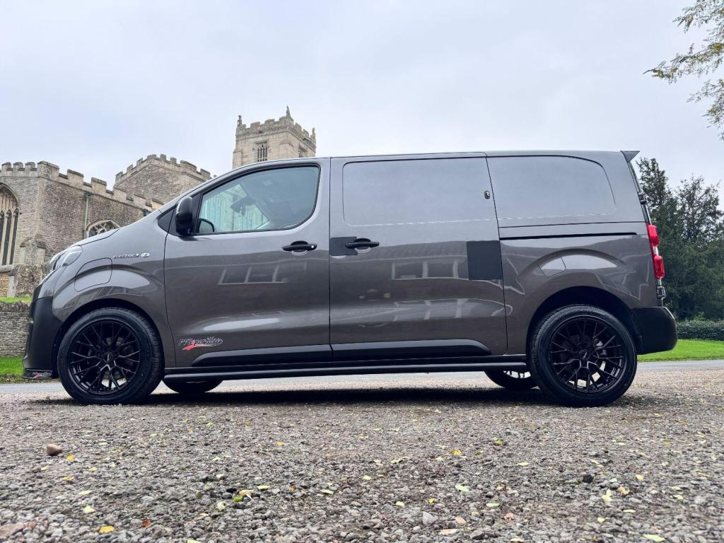 TOYOTA PROACE