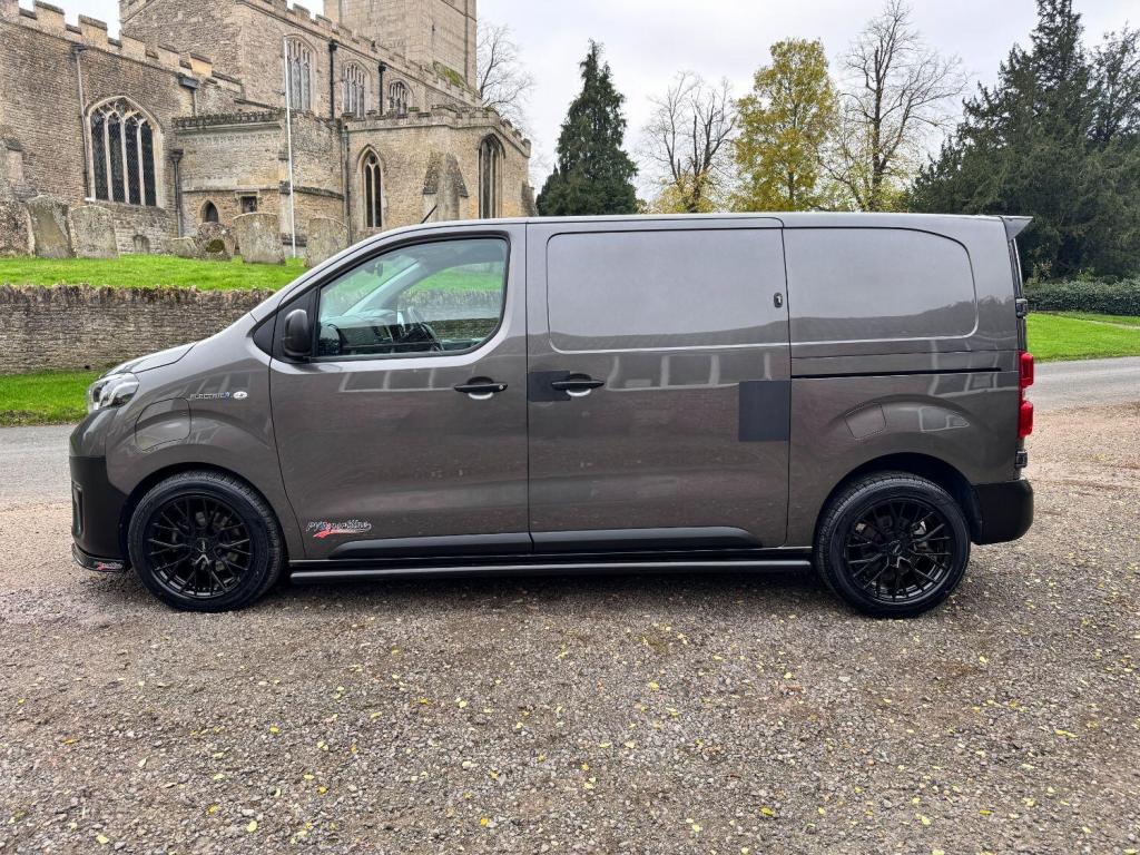 TOYOTA PROACE