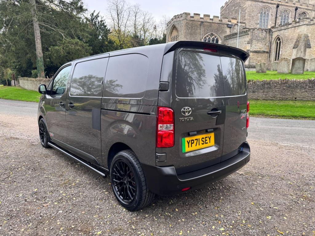 TOYOTA PROACE
