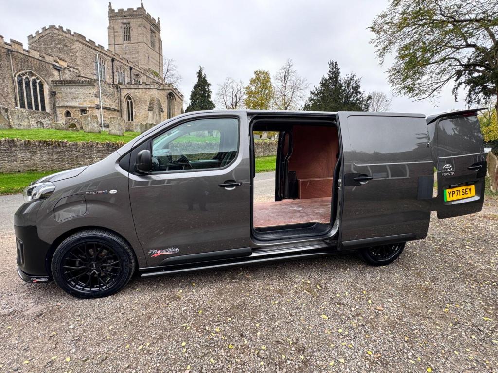 TOYOTA PROACE