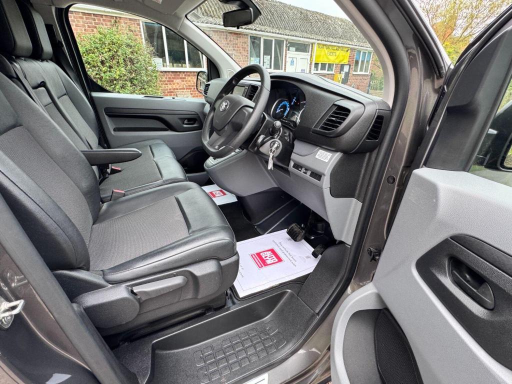 TOYOTA PROACE