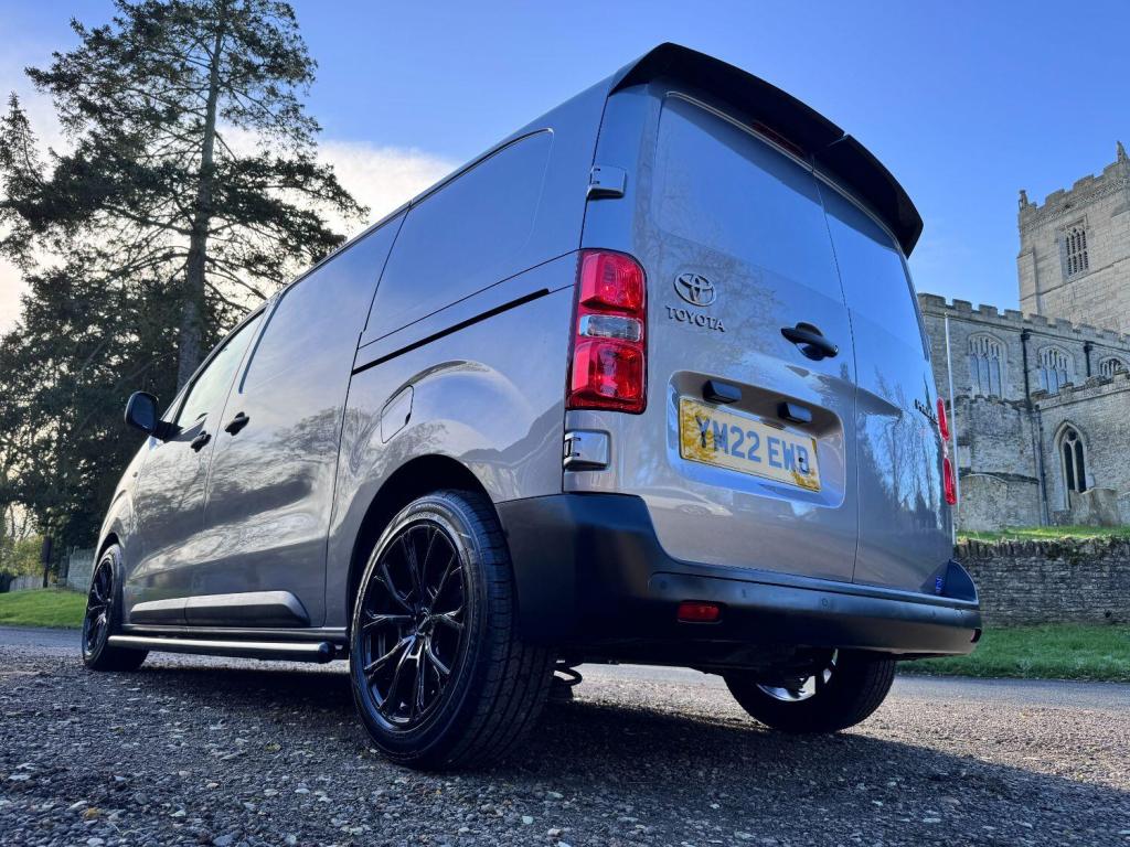 TOYOTA PROACE